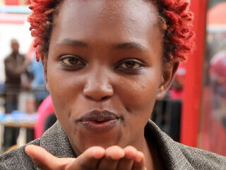 Lucy (22) vertelt in het Glazen Huis in Kenia over haar HIV-besmetting