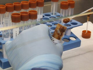 Bied op een rondleiding door laboratorium IZORE