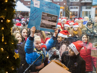 Cheque one, cheque two, cheque, cheque.