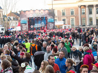 Leeuwarder Courant brengt cheque van 45.000 euro!