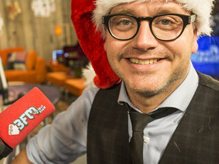 Guus Meeuwis haalt nacht door met Coen, Gerard en Domien