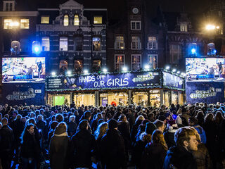 Roosmarijn, Annemieke en Sander hielden je op de hoogte vanaf het plein