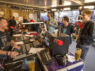 Armin van Buuren biedt koptelefoon aan voor Veiling