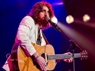 Surprise surprise! Jonathan Jeremiah brengt happinness