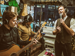 Bo Saris was dinsdagochtend live in het Glazen Huis