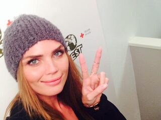 Kim Feenstra jaagt op het wereldrecord selfiesmaken