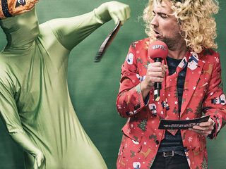 Een dampende stomende Veiling TV met Gerard