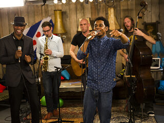 Typhoon doneert deel opbrengst merchandise