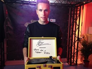 Bied op een gesigneerde platenspeler van Nicky Romero