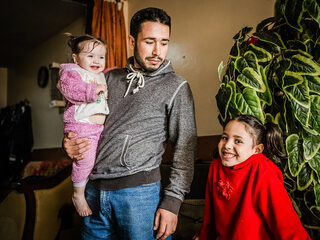 Mustafa woont met zijn gezin in een oud stoffig kantoorpand