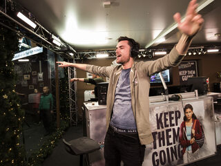 Domien beantwoordt prangende vragen in Twitter Q&A