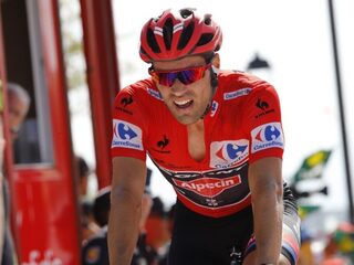 Bied op de rode Vueltatrui van Tom Dumoulin