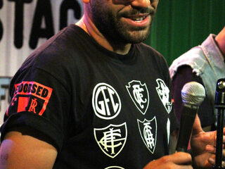 Bied op het kunstwerk van multitalent Sef