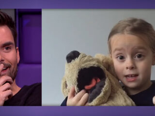 "Hoi Domien, fijn dat je het Glazen Huis in mag! Groetjes van Lot"