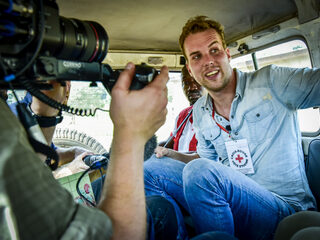 Felicien huilt van geluk als haar baby gered wordt