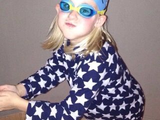 Kiki en Suzanne gaan 1 kilometer zwemmen