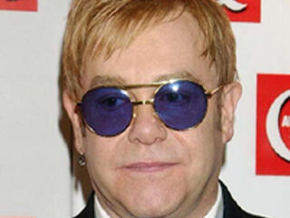 Elton John woest op Dolce & Gabbana