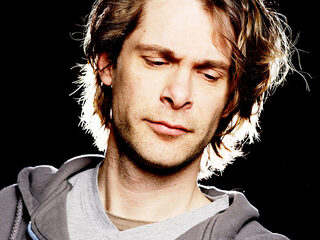 Op tournee: Hans Teeuwen zingt