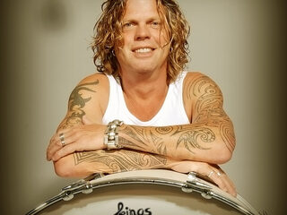 Toni Peroni in Vrouwen Met Knoppen!