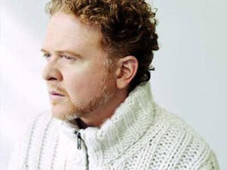 Simply Red-zanger maakt noodlanding