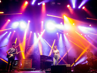 Gogol Bordello vervangt London Grammar op Lowlands