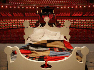 Bied op het bed van Youp