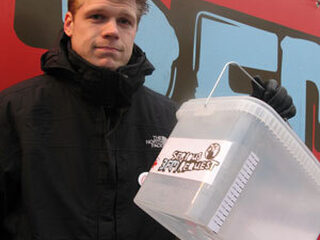 Coen komt water halen