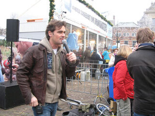 Jeroen van de Boom zingt