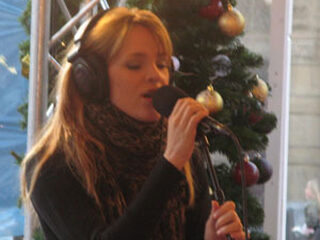 Dennis veilt metalen trots