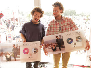 Milky Chance krijgt multi platina voor 'Stolen Dance'