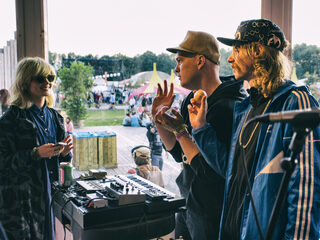 The Asteroids Galaxy Tour in de studio bij Michiel