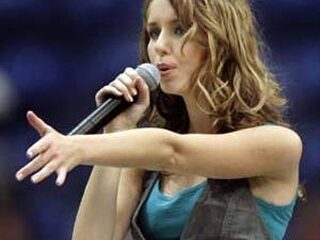 Esmee Denters in voorprogramma Enrique Iglesias