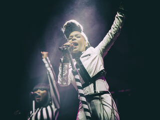 Check Janelle Monaes show op Lowlands