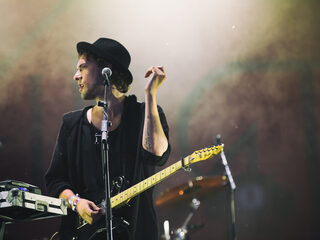 Check show Kensington op Lowlands