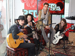 Warme klanken van Kovacs in de 3FM On Stage Container