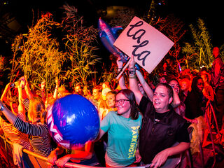 Feest bij Kees van Hondt en zijn Festa Orkesta