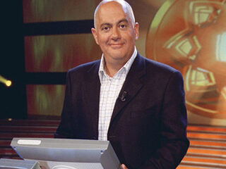 Jack van Gelder trapt het EK-journaal af