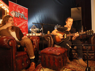 Zweedse singer-songwriter Andreas Moe in de 3FM On Stage Container