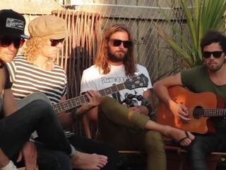 Zonnige indierock van Sunset Sons in de 3FM On Stage Container