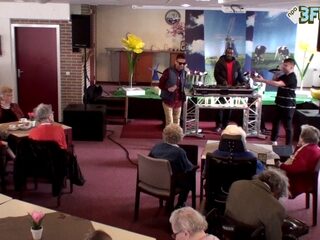 Mr. Polska en Ronnie Flex scoren 3FM Awards-nominatie in bejaardenhuis