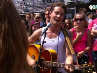 Douwe Bob op de zeepkist met 'Sweet Sunshine'