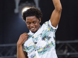 Kijk terug: Typhoon op Pinkpop 2015