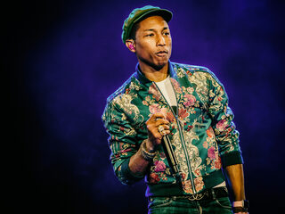 Kijk terug: Pharrell op Pinkpop 2015