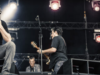 Kijk terug: Counting Crows op Pinkpop 2015