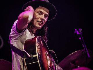 Kijk terug: James Bay's concert op Lowlands