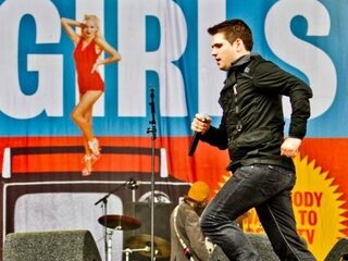 Scouting for Girls happy met het publiek