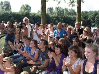 Met je Friends naar Lowlands!