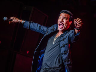 Check het blokkenschema van Pinkpop