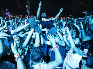 WIN: Met je Friends naar Lowlands!