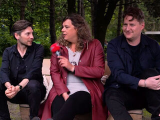 Interview: Editors over hun allereerste kus